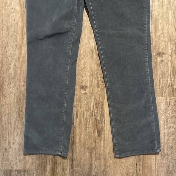 L.L. BEAN FAVORITE FIT CORDUROY PANTS (8) - Picture 3 of 9